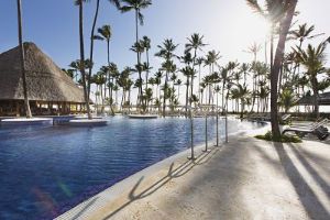BARCELÓ BÁVARO BEACH PREMIADO CON EL NATIONAL POOL DE CRISTAL INTERNATIONAL