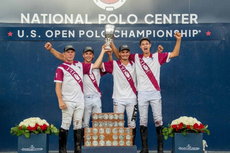 Trofeo del U.S. Open Polo Championship con el equipo Pilot Trofeo del U.S. Open Polo Championship con el equipo Pilot